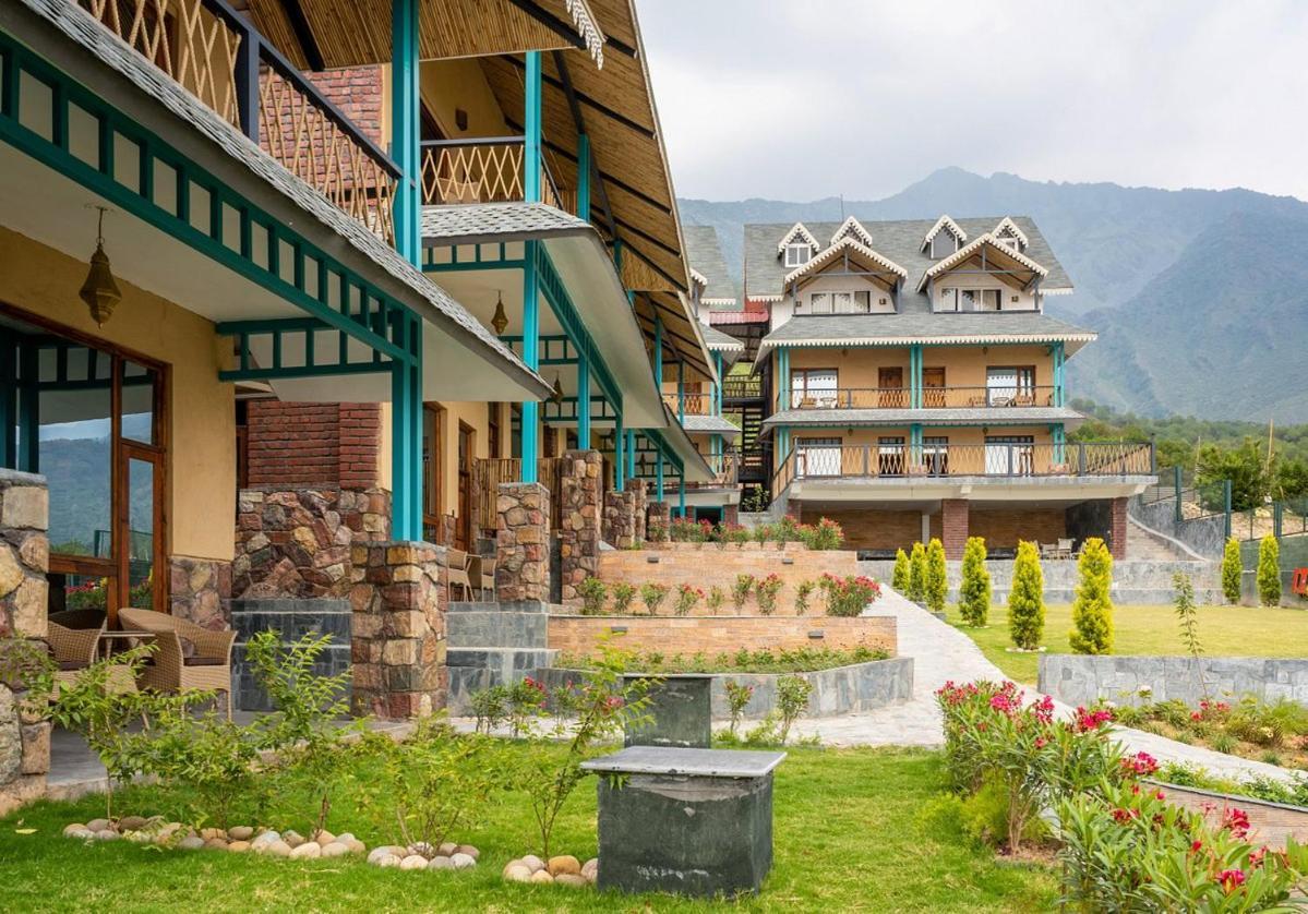 Tiaraa Jujurana Resort T Pathyar Exterior foto