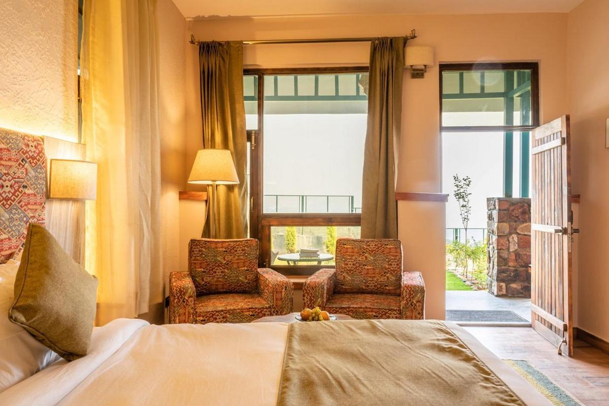 Tiaraa Jujurana Resort T Pathyar Exterior foto